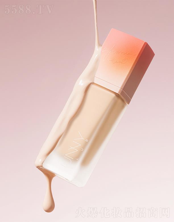 ���RƷ�ƹ������޹�˾�������ߝ�(r��n)�֊y�۵�Һ-�����ϵ��