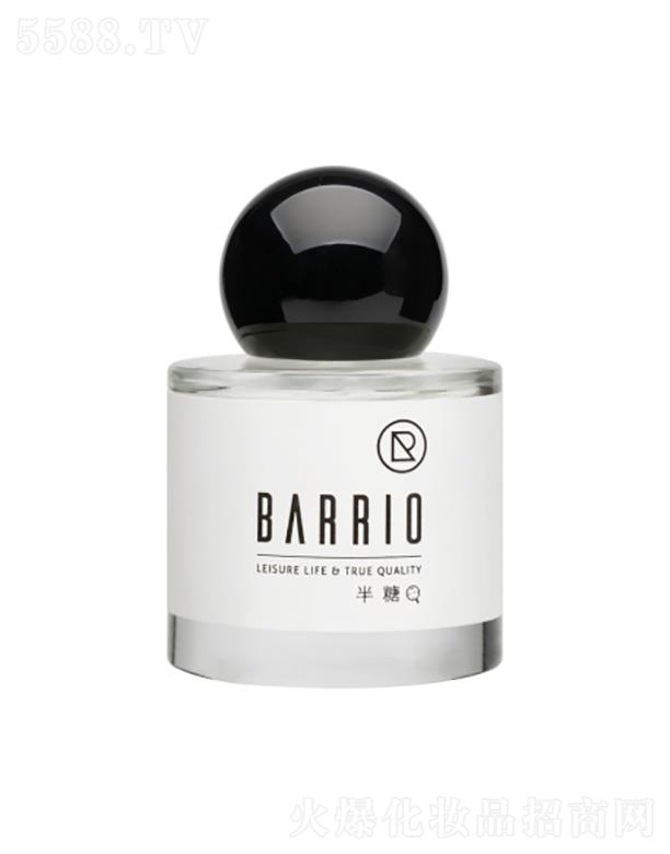 ����W����  �����