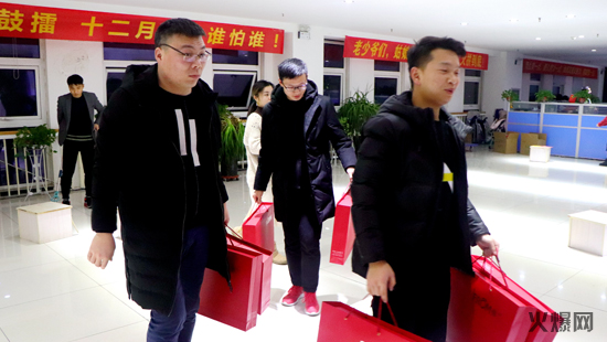 玉豬辭舊歲,金鼠報春歸!心系員工,情暖冬日,火爆網(wǎng)新年好禮大派送!2 玉豬辭舊歲,金鼠報春歸!心系員工,情暖冬日,火爆網(wǎng)新年好禮大派送!