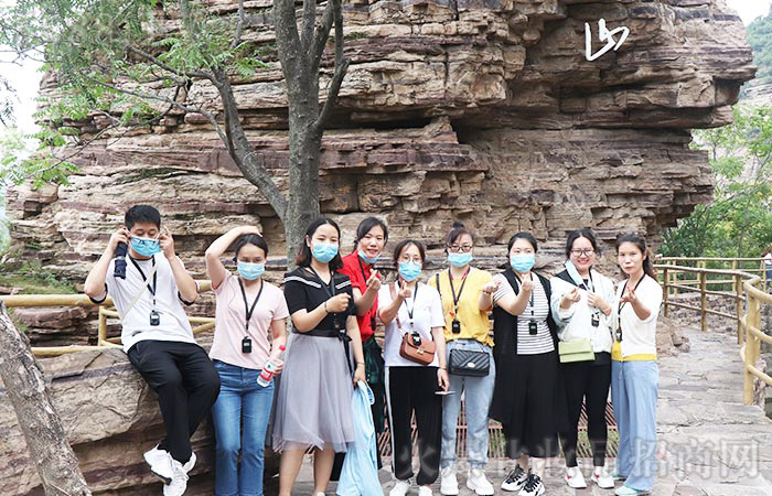 以夢(mèng)為馬,不負(fù)韶華 以夢(mèng)為馬,不負(fù)韶華