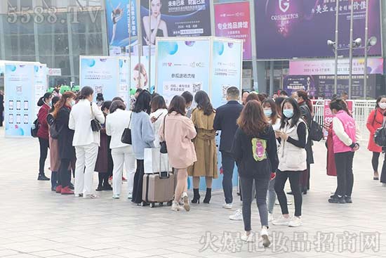 ����ʢ�磬�س��������44�óɶ����I(y��)���[��(hu��)ʢ���_Ļ