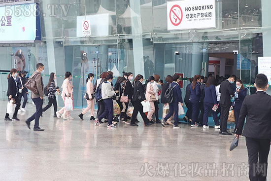 ����ʢ�����س���ۣ���44�óɶ����I(y��)���[��(hu��)ʢ���_Ļ