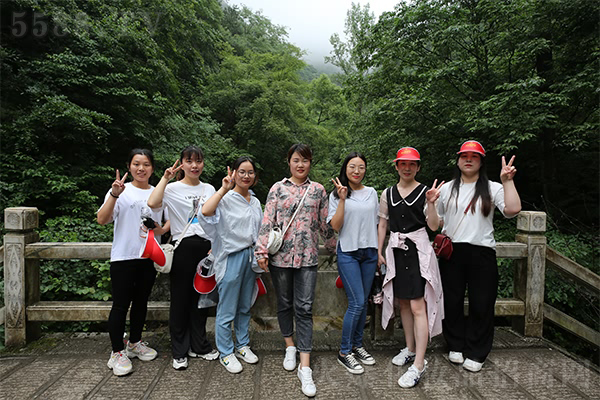 攀登高峰,不止你我 攀登高峰,不止你我