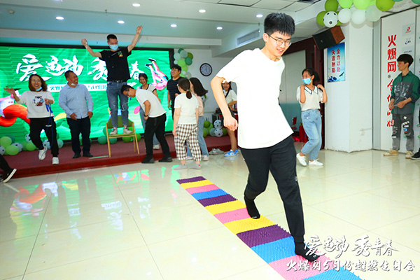 火爆網(wǎng)“愛運動秀青春”5月運動生日會圓滿舉辦! 火爆網(wǎng)“愛運動秀青春”5月運動生日會圓滿舉辦!