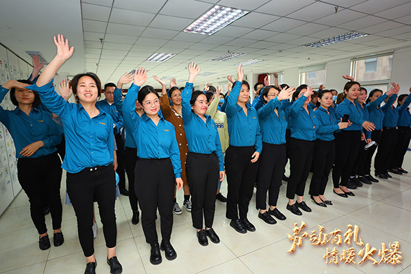 勞動有禮,情暖火爆!火爆網(wǎng)為員工派送五一勞動節(jié)福利! 勞動有禮,情暖火爆!火爆網(wǎng)為員工派送五一勞動節(jié)福利!