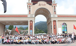 ���g�ɾ�����ɽ����֮�������g��