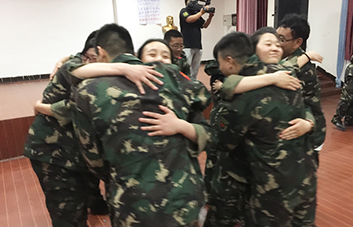 ڰl(f)F(xin)߅߆݌e˵ٝ